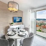Luce Apartament Makarska