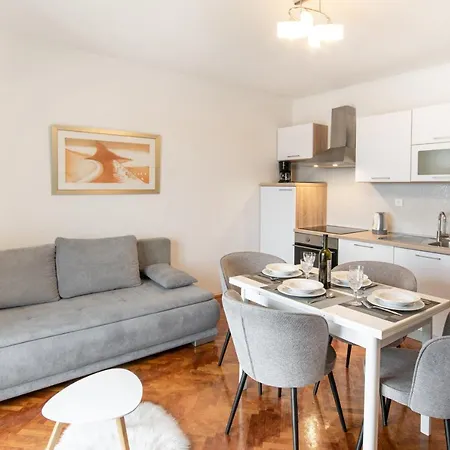 Luce Lägenhet Makarska