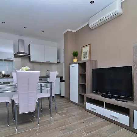 Luce Lägenhet Makarska